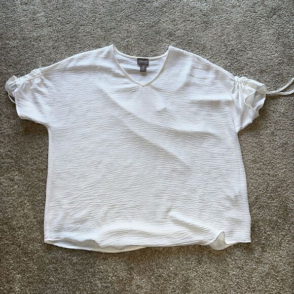 CHICOS SIZE 2 white blouse NWT - Picture 1 of 3